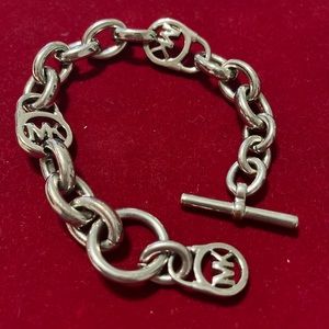 Michael Kors Luxe Chunky Silver Tone Iconic Logo Chain Link Toggle Bracelet